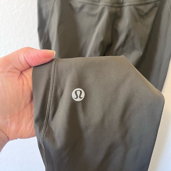 Lululemon Base Pace High-Rise Leggings 25" Dark Olive Size 4 - Picture 5 of 7